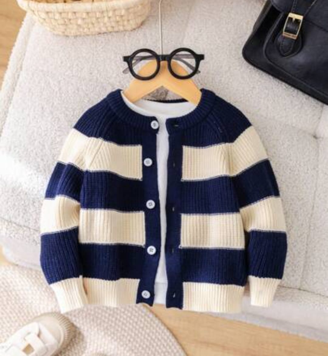 SHEIN KIDS SWEETER /K7